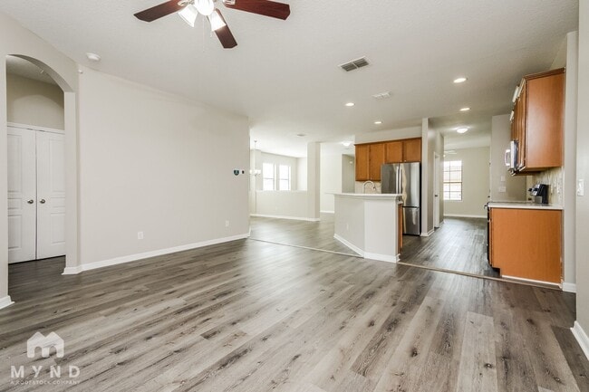 Photo - 4592 Sandhurst St