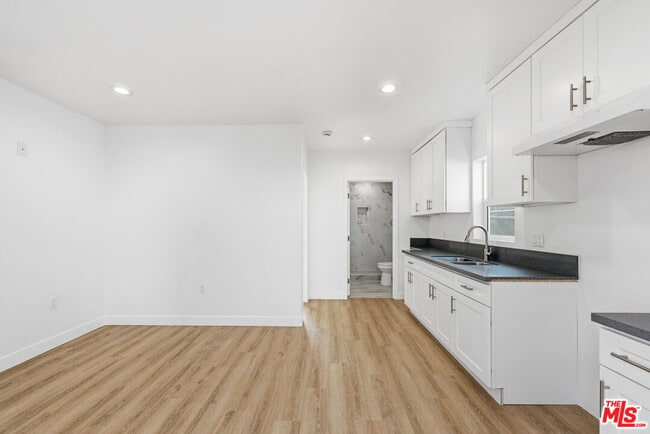 Photo - 222 E Vernon Ave