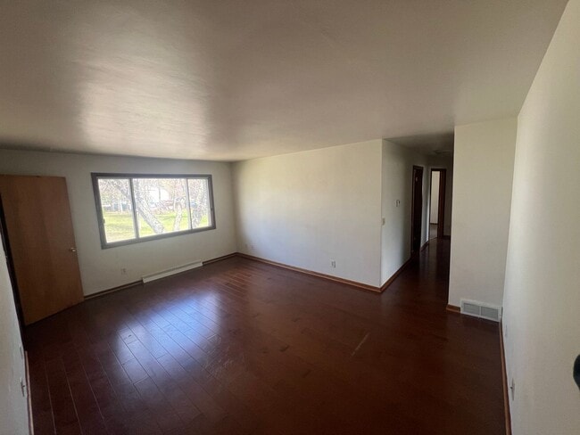 Building Photo - 2231 Wickham Ave Unit 201