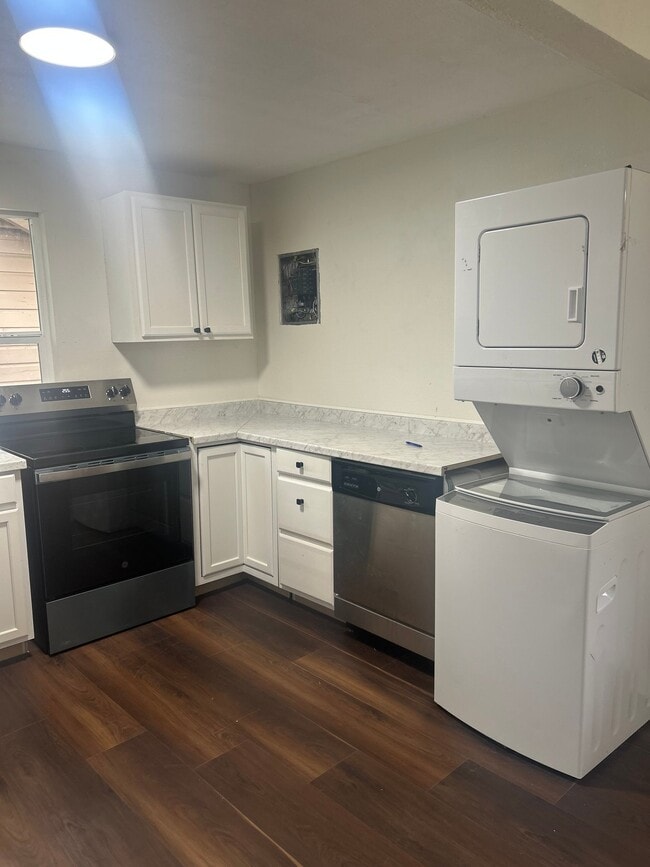 Photo - 326 W College St
