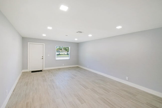 Photo - 9126 Roan Ln