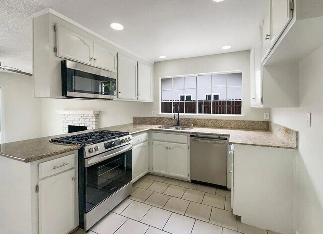 Photo - 5921 Hillsdale Blvd