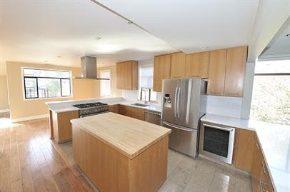 Building Photo - 375 Valley St