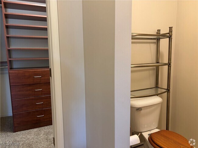 Building Photo - 8628 Chester Pkwy Rental
