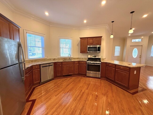 Building Photo - 406 Medford St Unit 1