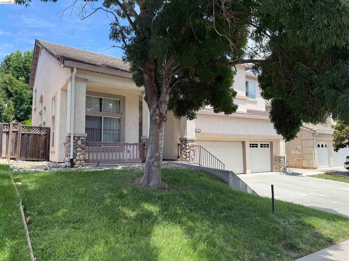 Photo - 709 Black Oak Way