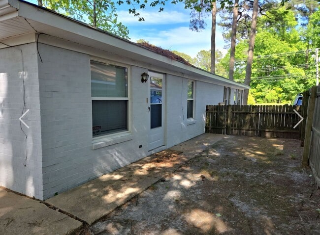 Building Photo - 703 S Rosemont Rd Unit 703