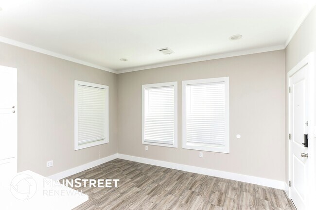 Photo - 1816 Belzise Terrace