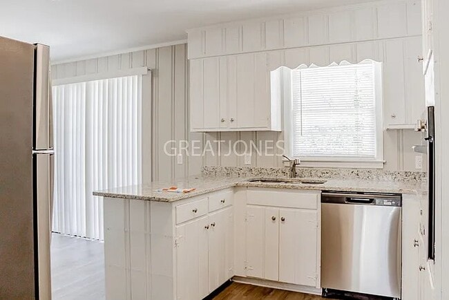 Photo - 1155 Darlington Dr