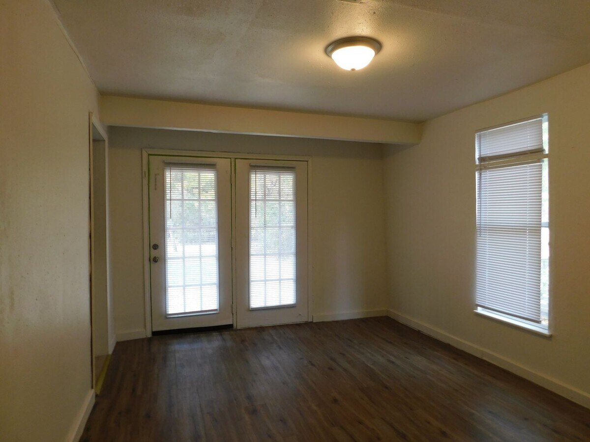 Photo - Charming 3 Bed 2 House