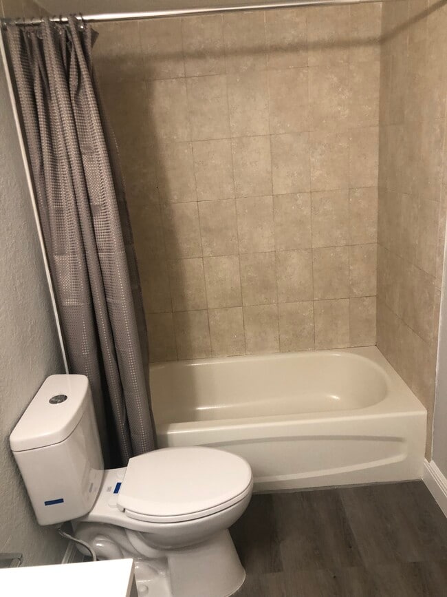 Baño - 2520 Caper Ln Unidad 102