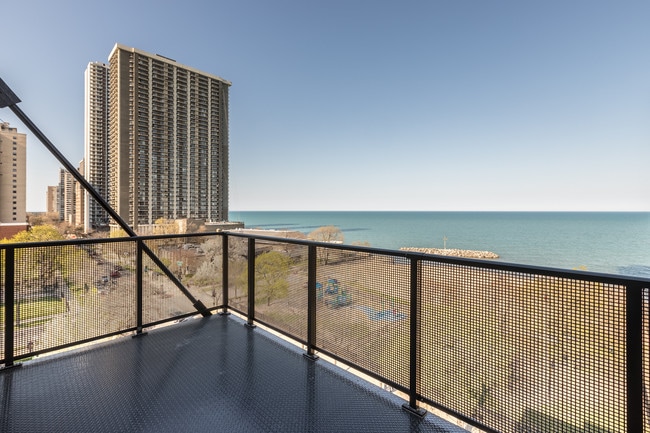 Photo - Edge @ Sheridan - 5910 N Sheridan Rd