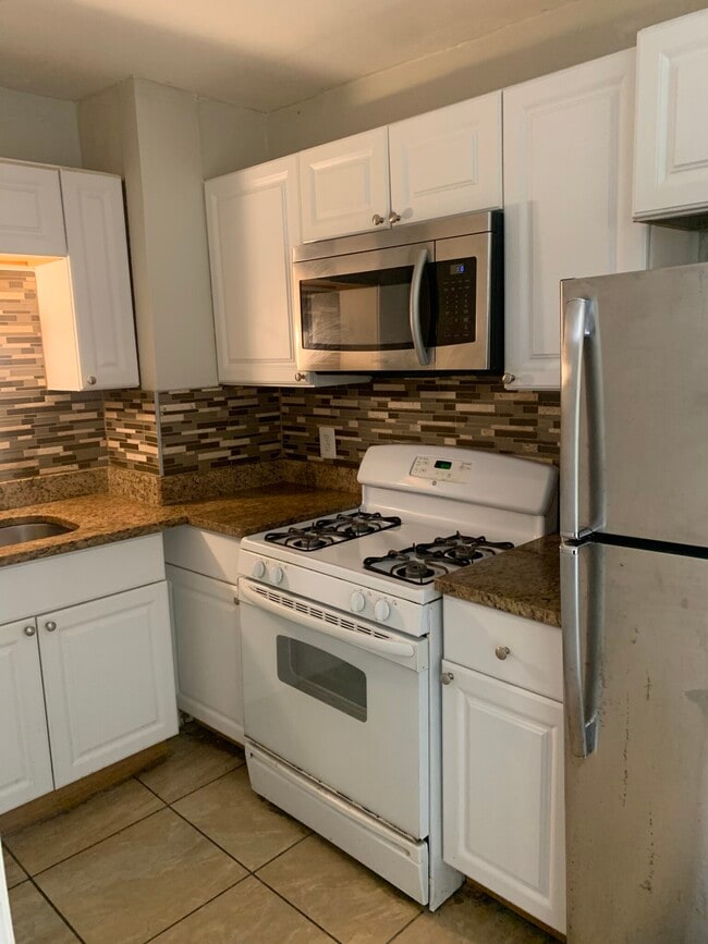 Building Photo - 10 4th Street Pl Unit 1
