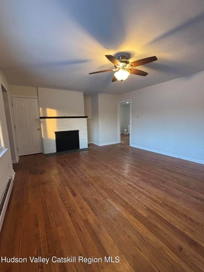 Photo - 1982-1984-1984 NY-32