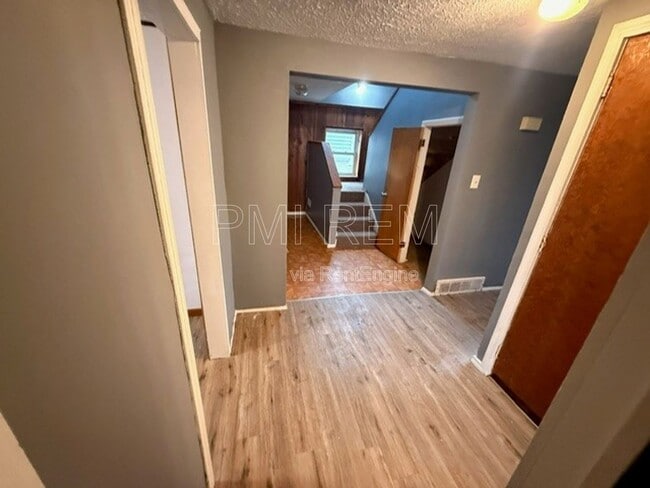 Photo - 221 W Way St