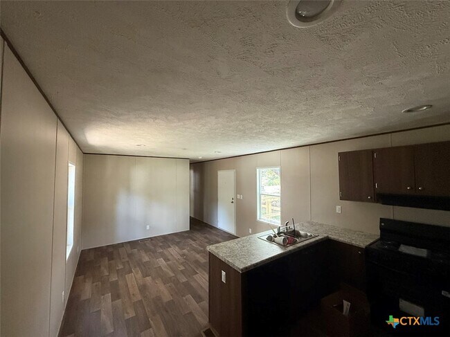 Photo - 307 Quail Run St