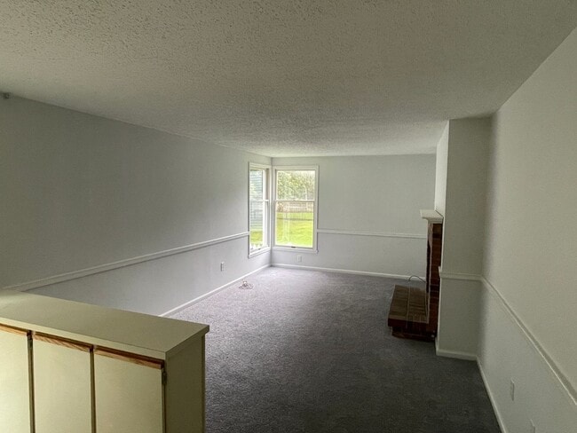 Photo - Spacious Chesterfield 2 Story