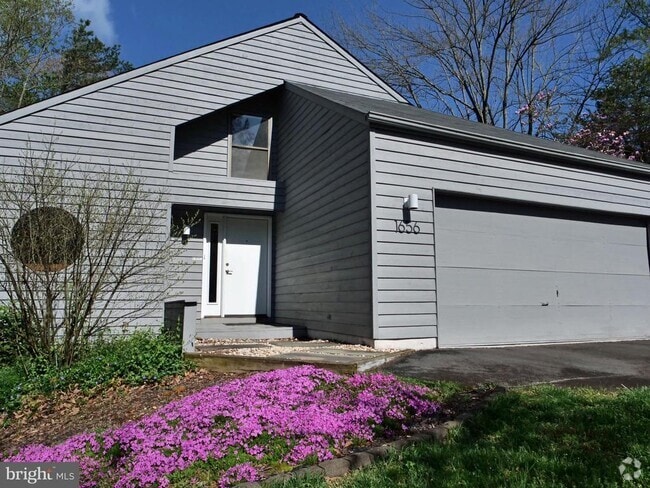 Building Photo - 1656 Cedar Hollow Way Rental