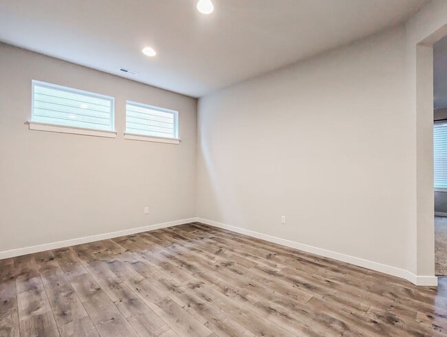 Photo - **Move-In Special** Stunning 5 bed, 2.5 ba...