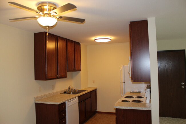 Building Photo - 201 Deer Valley Rd Unit 2 Rental