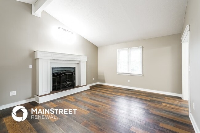 Photo - 305 Station St E