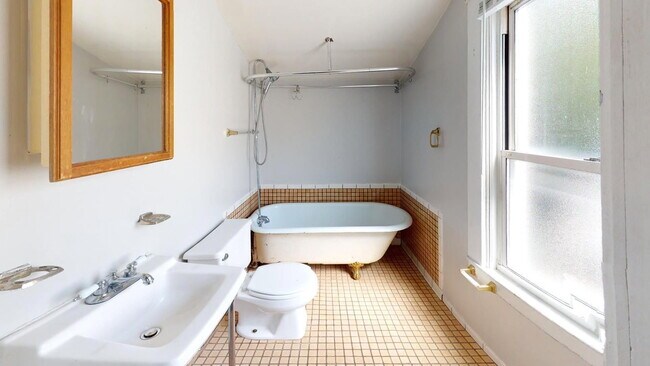 Photo - 2222 Flora St