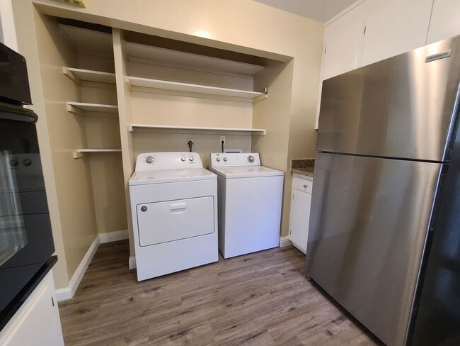 Photo - 1474-1476 Merry Ln Unit 2