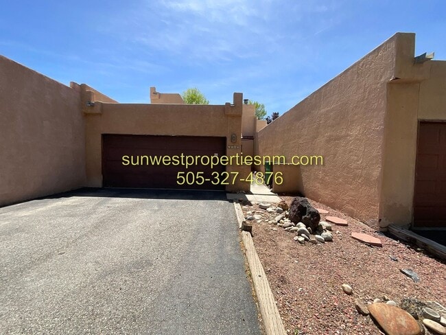 Building Photo - 3 Bedroom, 2 Bath