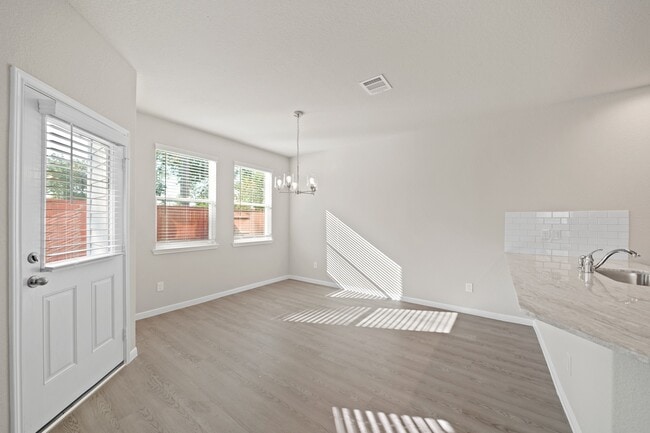 Photo - 831 Oakland Dr