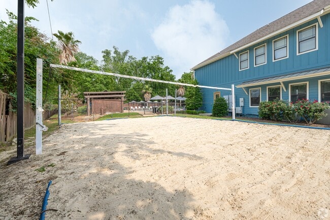 Villas-at-Riverbend---Cancha_de_voleibol_de_arena_3_10000 - The Villas at Riverbend