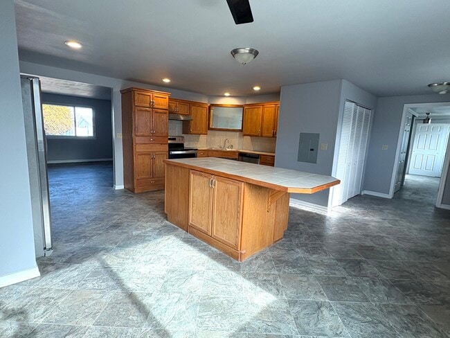 Photo - 240 Circle Dr