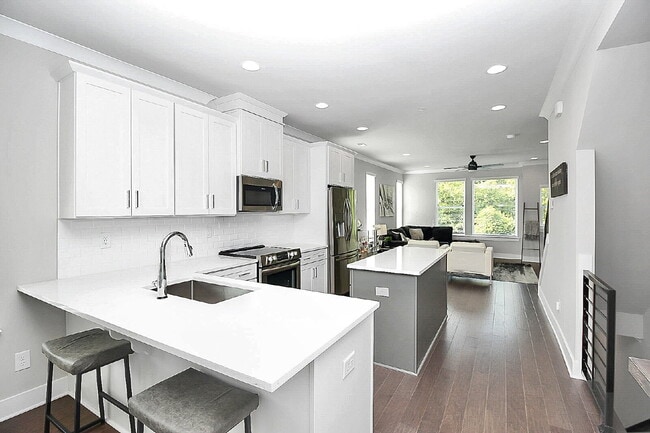 Photo - End Unit in SOUTH END