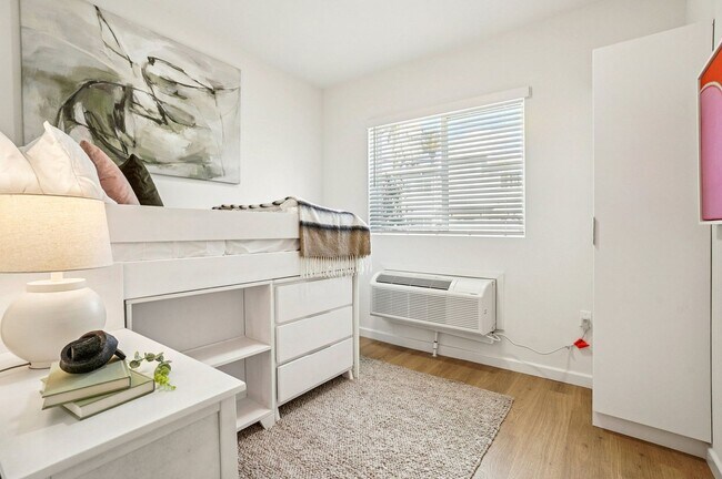 8733 Reading Ave - The Stride