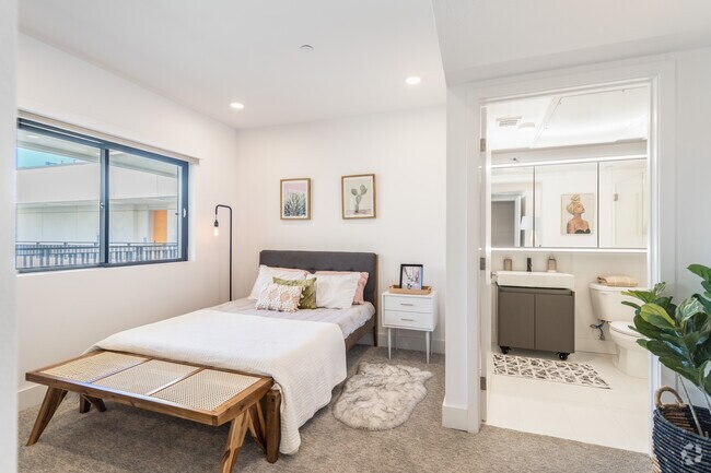 1BR, 1BA - 734 SQ FT