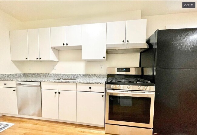 Photo - 523 E 3rd St Unit 1F