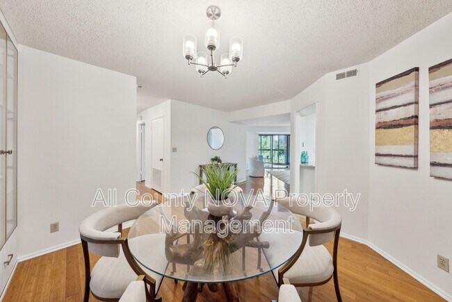 Photo - 1600 N Oak St Unit 525