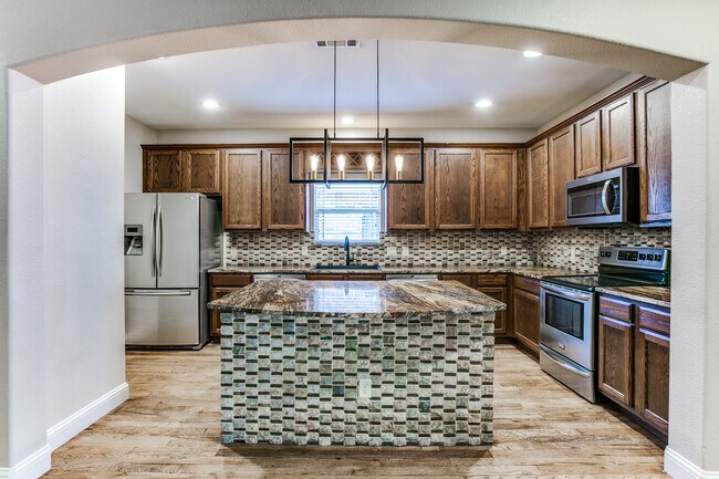 2733 Lubbock Ave