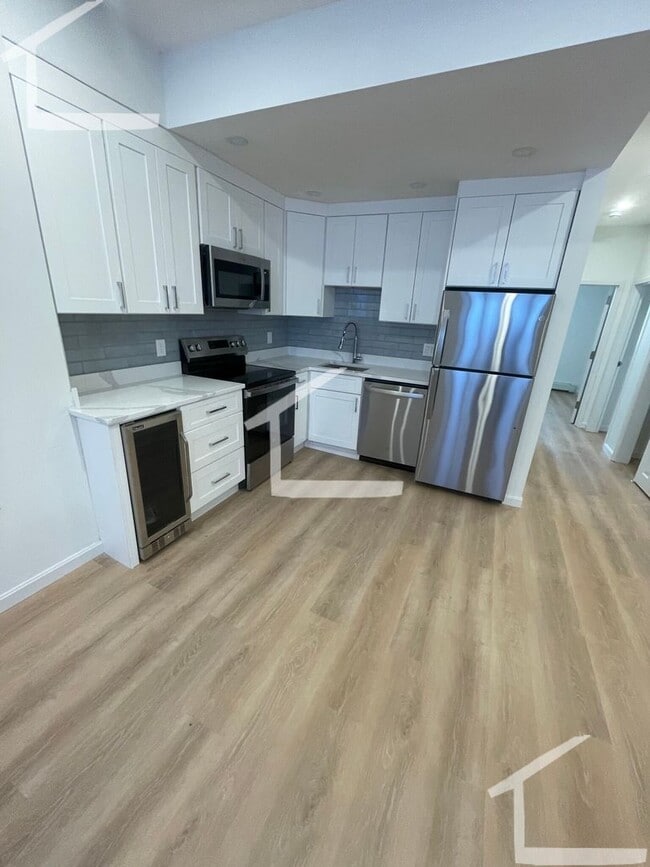 Building Photo - Avl NOW - beat the 9/1 rush! 3BR apartment...