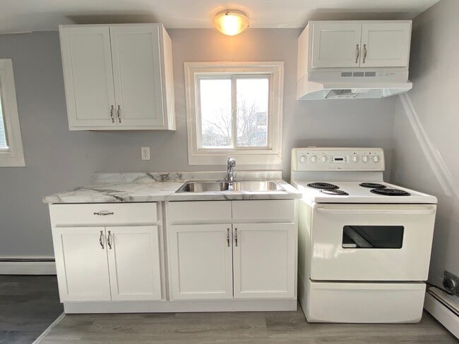 Building Photo - 144 Victoria St Unit 3