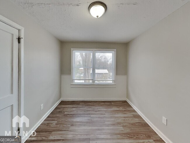 Photo - 1825 Oakmont Dr NW