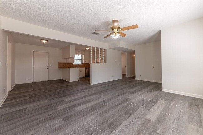 Photo - 606 E 2nd St