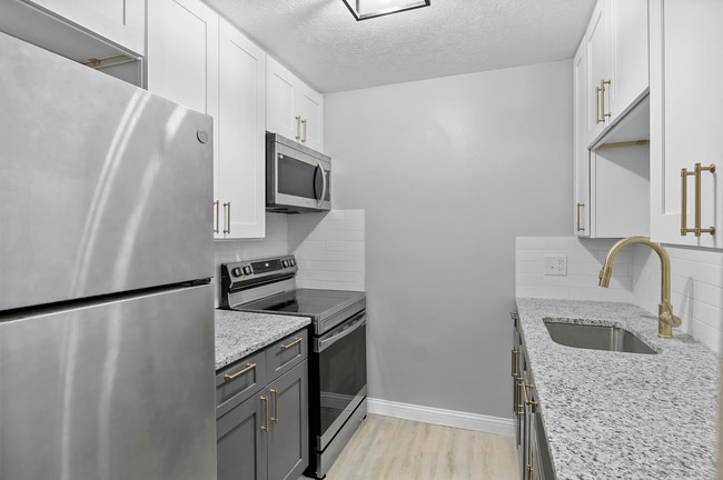 Building Photo - Mariemont Woods