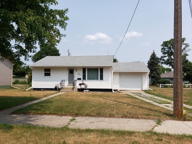 Photo - 310 Garfield Ave SW