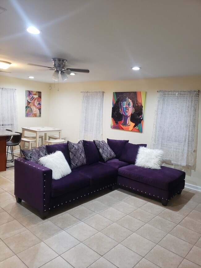 AL7A0137 - 1735 King Dr Unidad Apartment