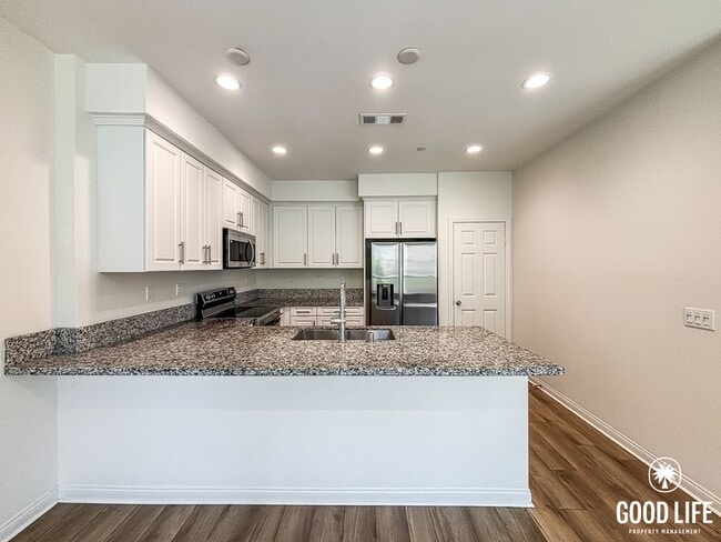 Photo - Beautiful 2BD/2.5BA Townhouse in Spring Valley W/ Central A/C, W/D, & Community Pool!