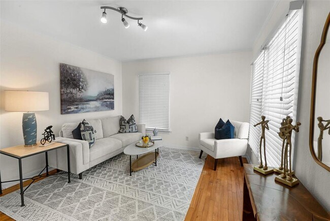 Photo - 2108 Rountree Dr