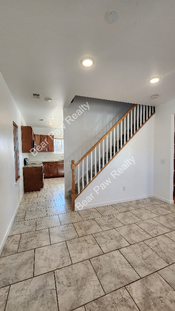 Photo - 1007 W 29th St Unit Upstairs