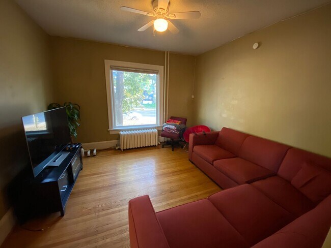 Photo - MUST SEE 6BD/2.5BA House + Office, Parking...