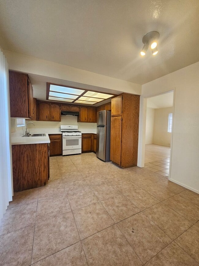 Photo - 12th St Omid Unidad #1