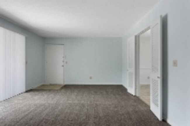 Photo - 8704 Wornall Rd